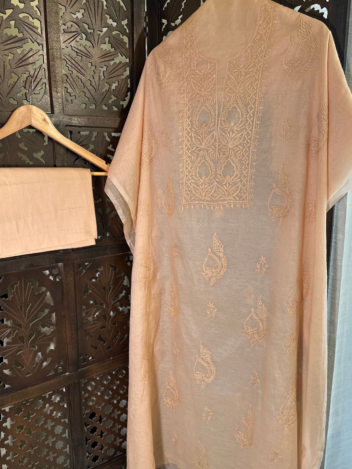 Malmal Maheswari Chikankari Set