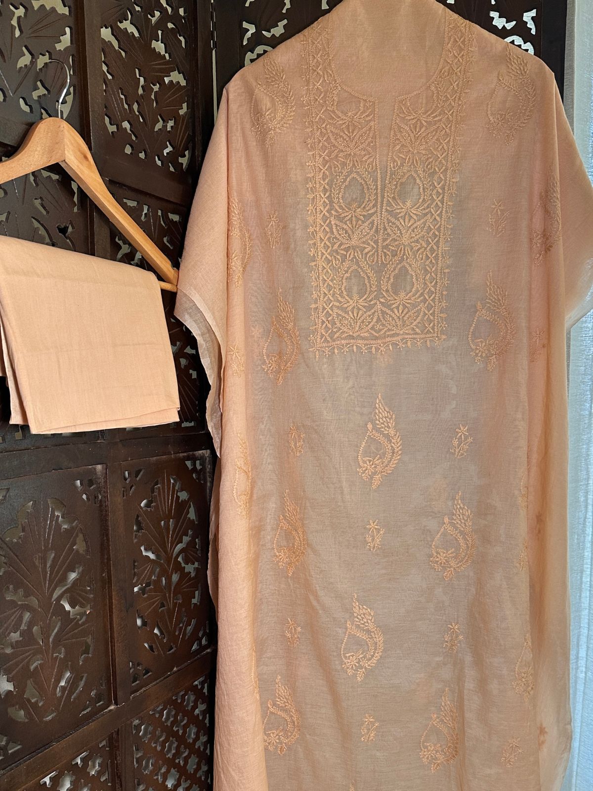 Malmal Maheswari Chikankari Set