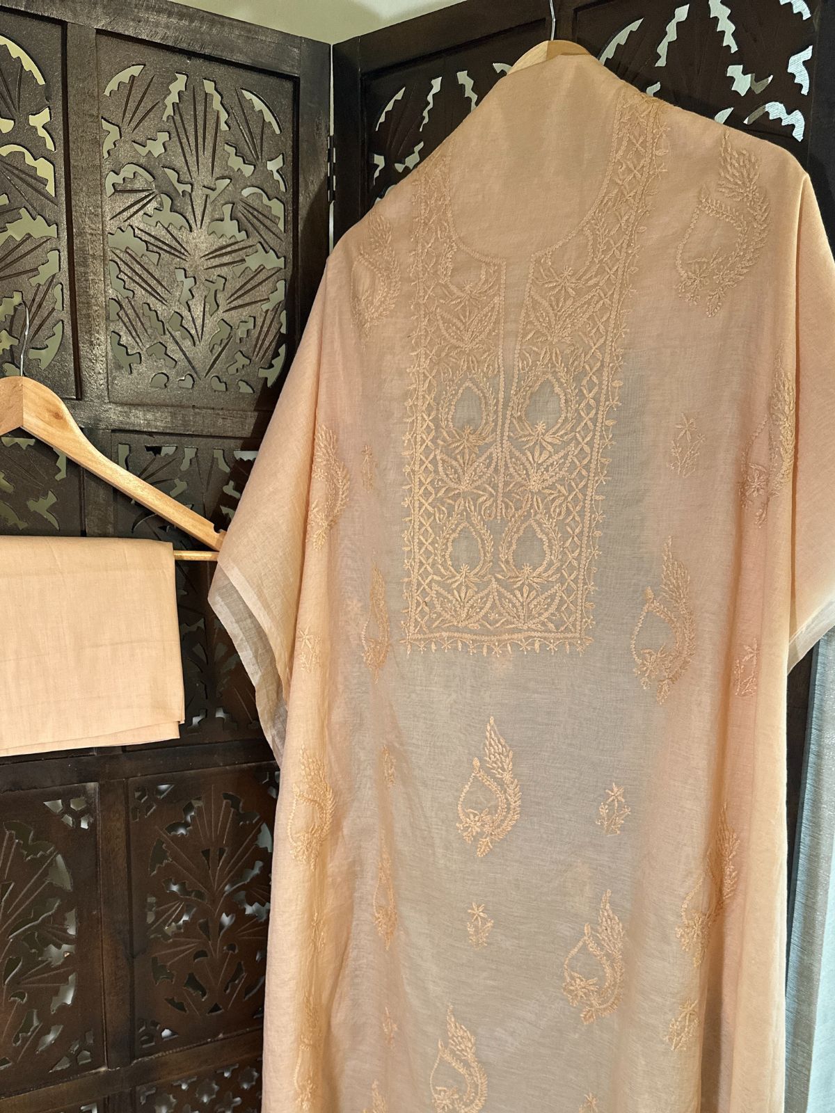 Malmal Maheswari Chikankari Set