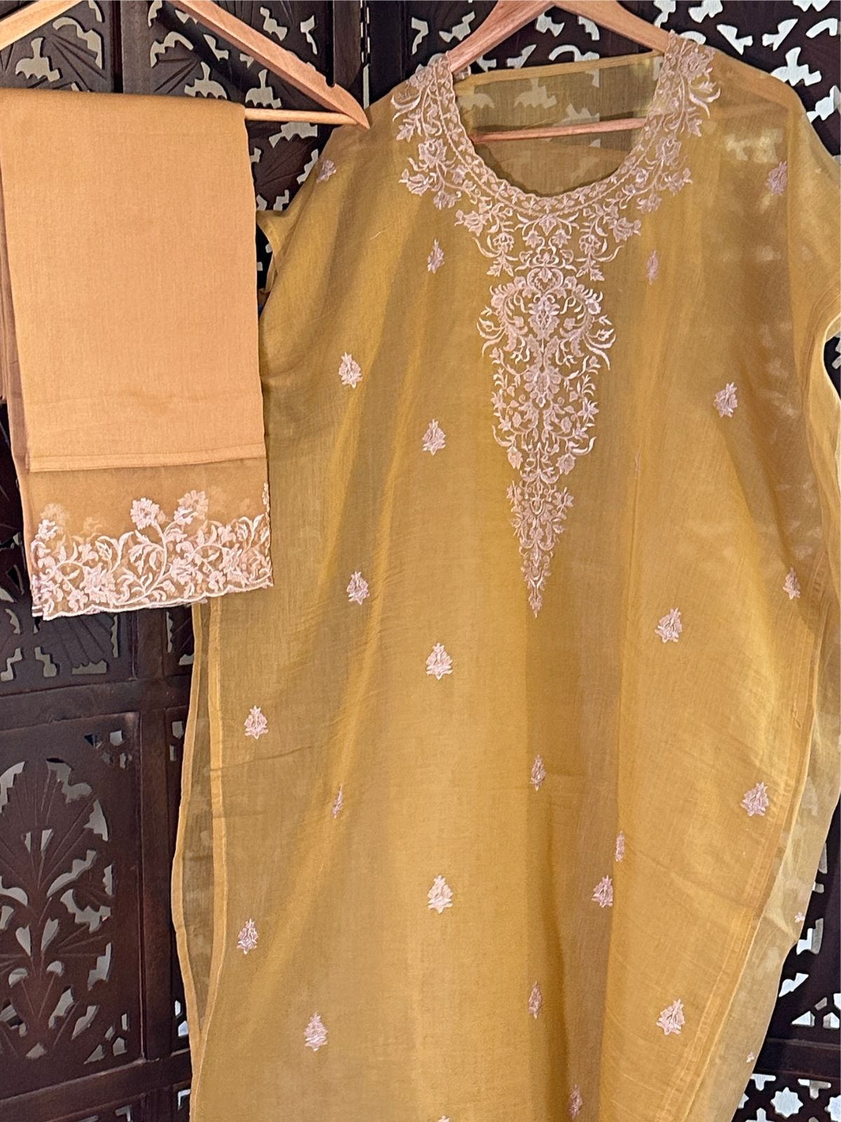 Malmal Maheshwari Silk Embroidered Unstitched Set