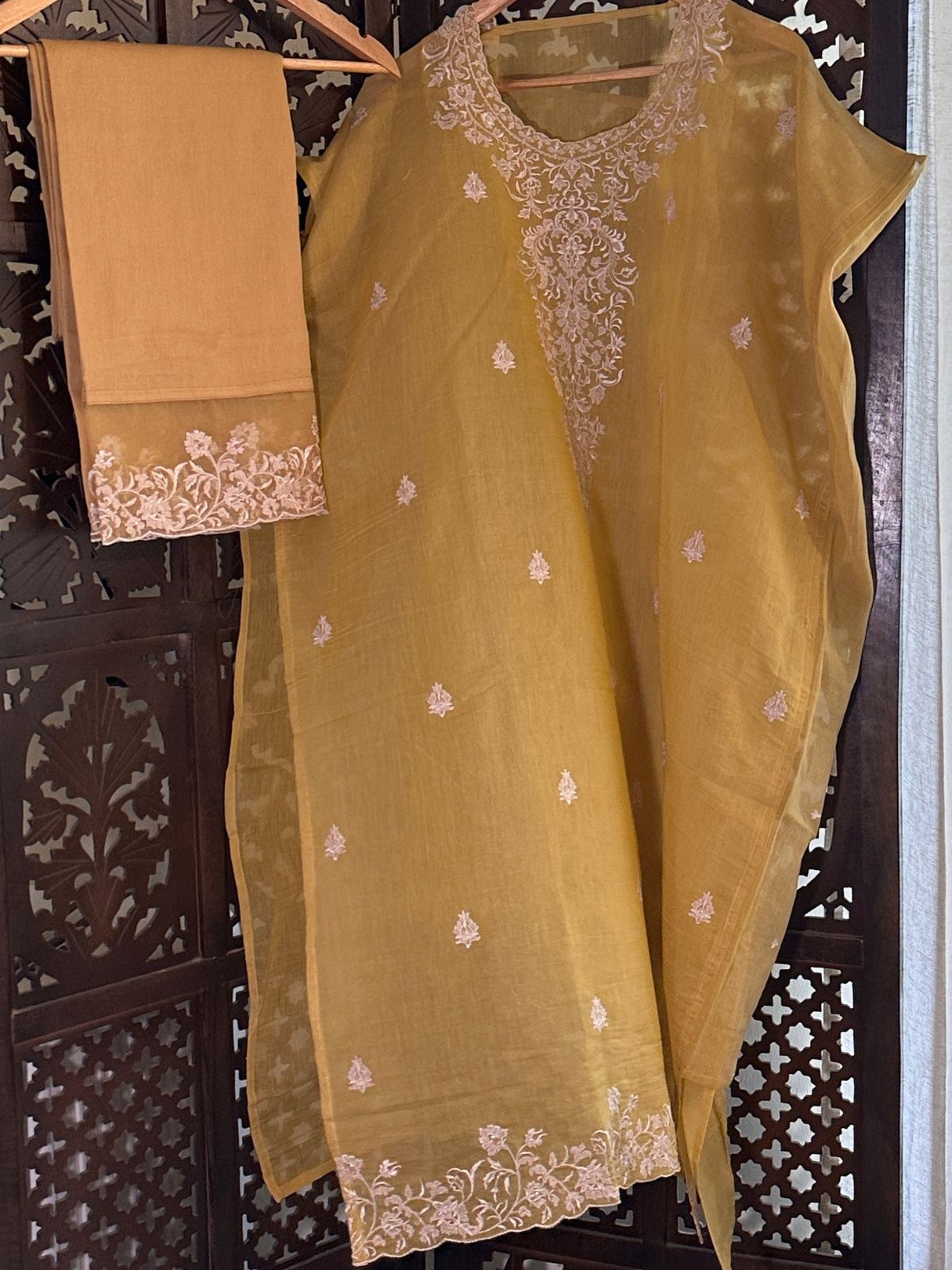 Malmal Maheshwari Silk Embroidered Unstitched Set