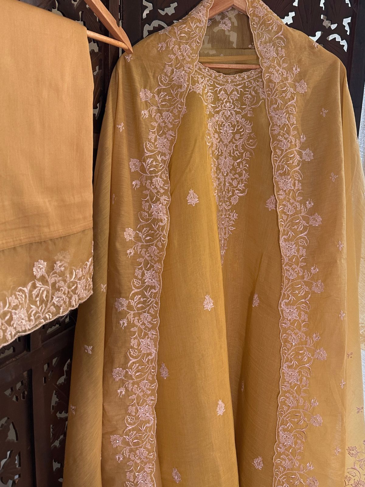 Malmal Maheshwari Silk Embroidered Unstitched Set