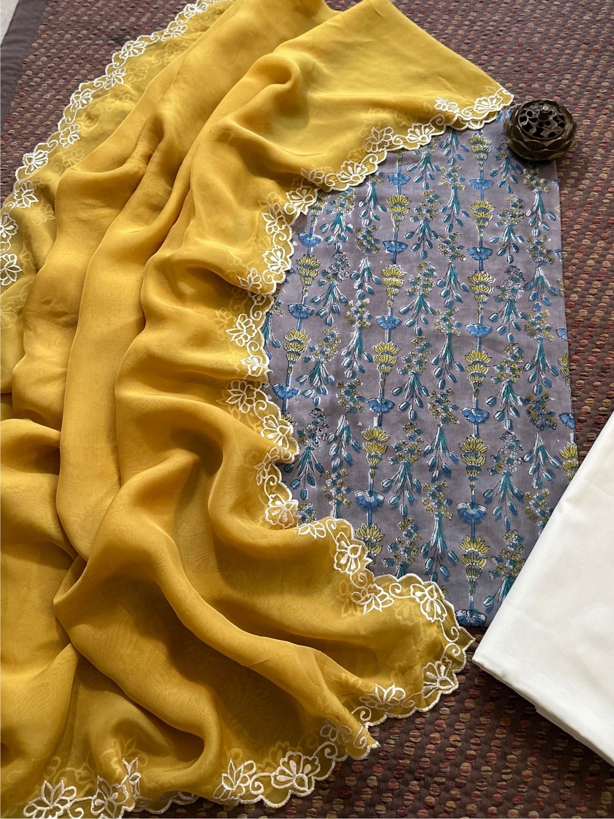 Pure Cotton Malmal Hand-blocked Fabric with Exclusive Organza Dupatta